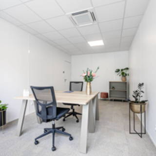 Bureau privé 15 m² 4 postes Location bureau Rue Salvador Allende Poitiers 86000 - photo 1